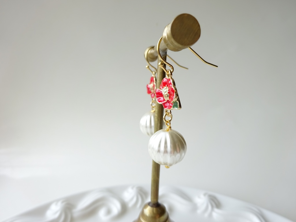 赤椿のピアス(イヤリングOK)