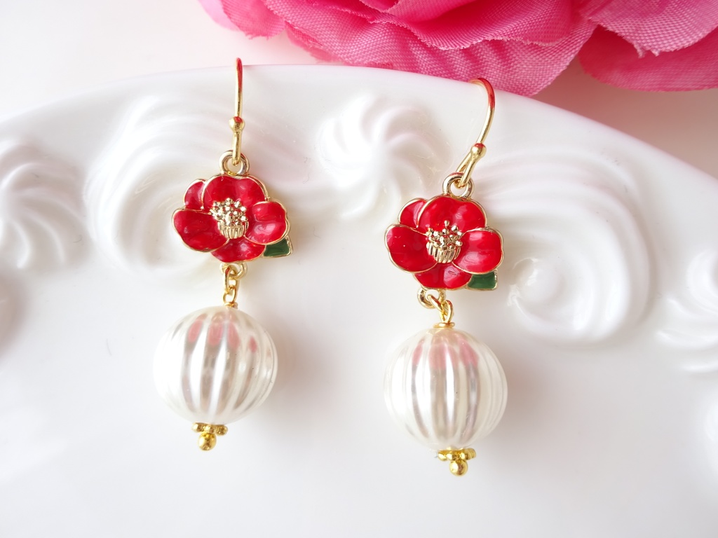 赤椿のピアス(イヤリングOK)