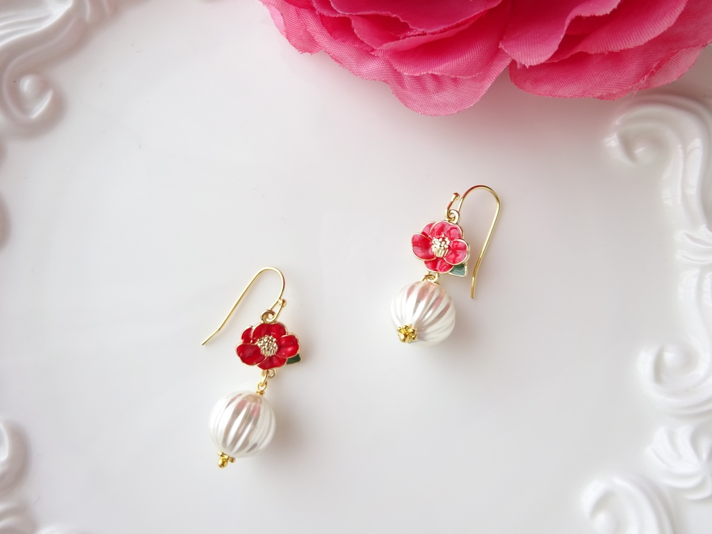 赤椿のピアス(イヤリングOK)