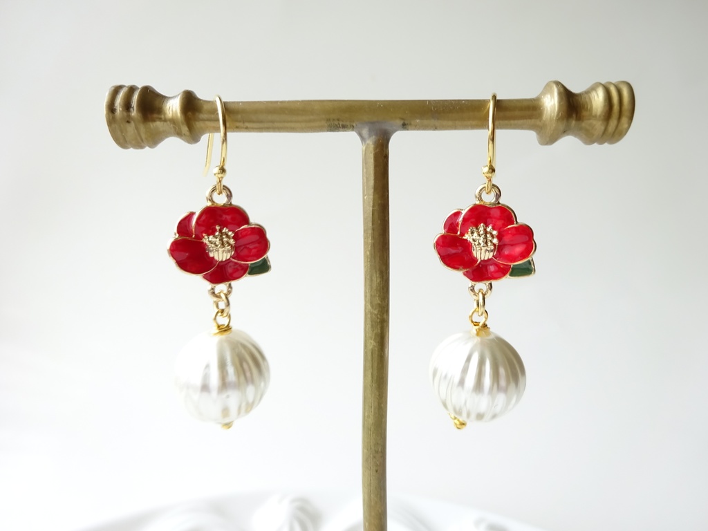 赤椿のピアス(イヤリングOK)