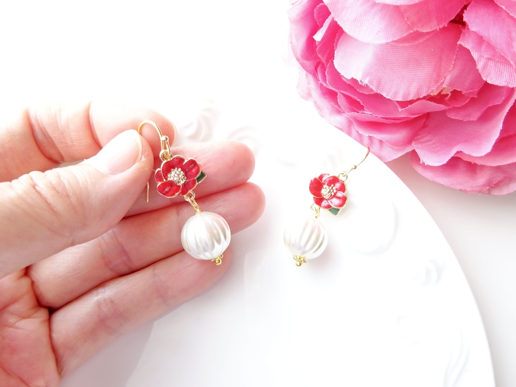 赤椿のピアス(イヤリングOK)