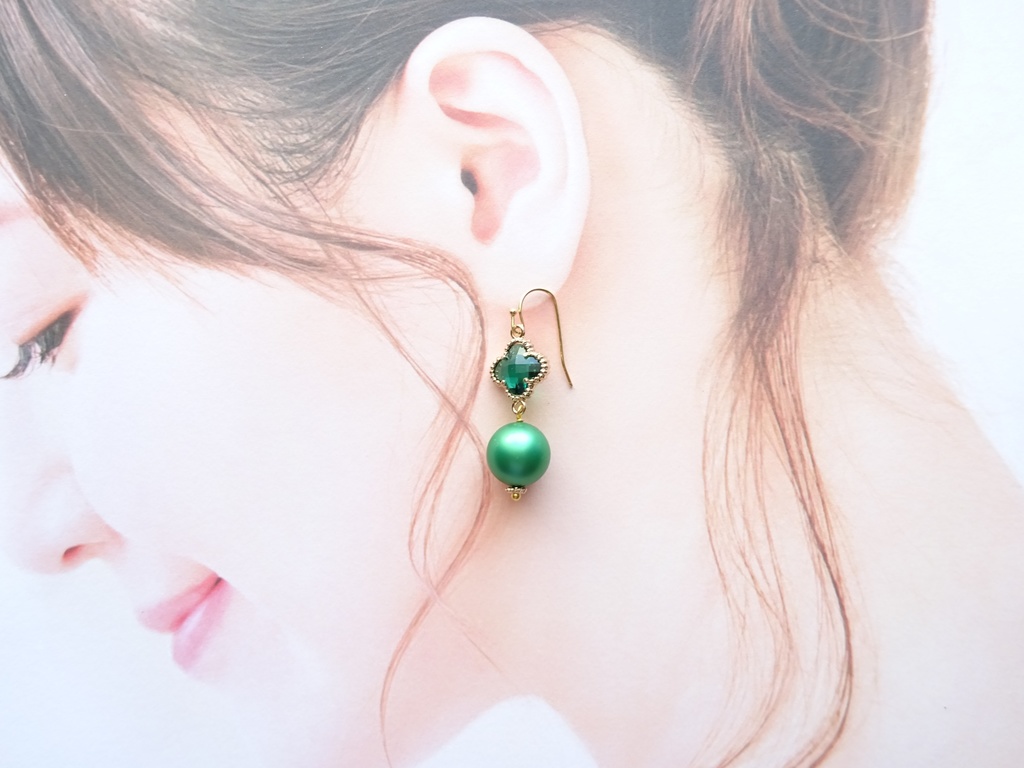 グリーンクローバーのピアス(イヤリングOK)