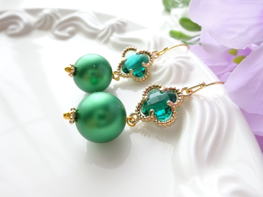 グリーンクローバーのピアス(イヤリングOK)