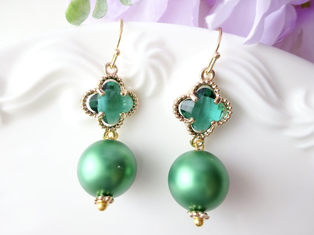 グリーンクローバーのピアス(イヤリングOK)