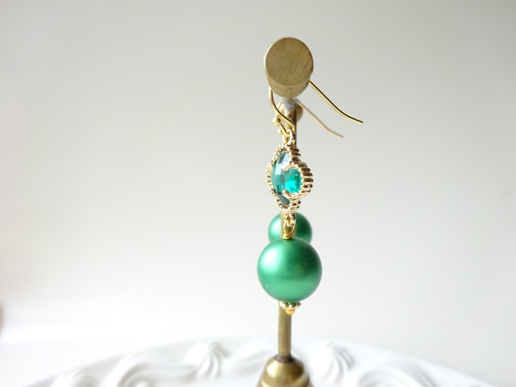 グリーンクローバーのピアス(イヤリングOK)