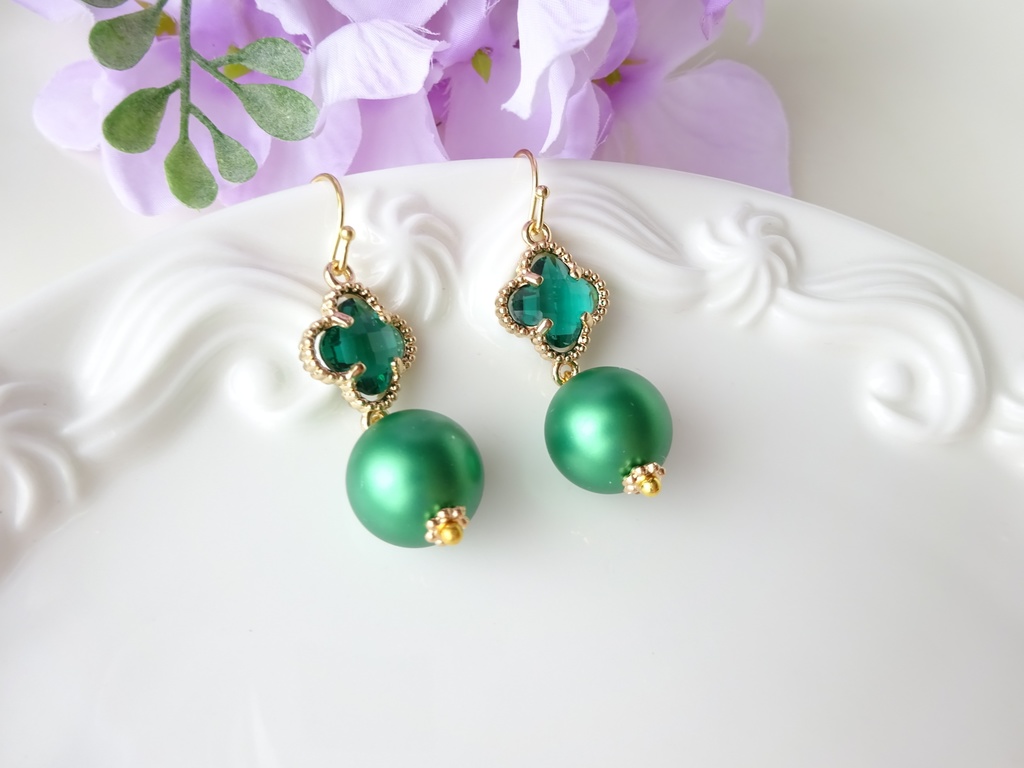 グリーンクローバーのピアス(イヤリングOK)