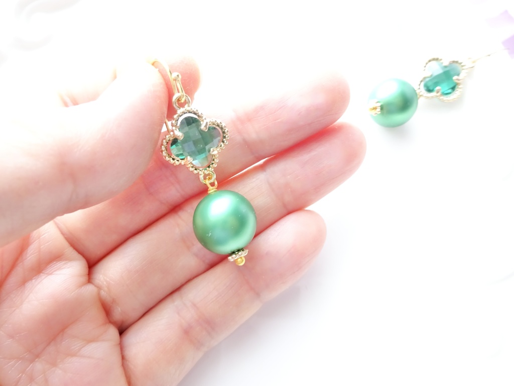 グリーンクローバーのピアス(イヤリングOK)