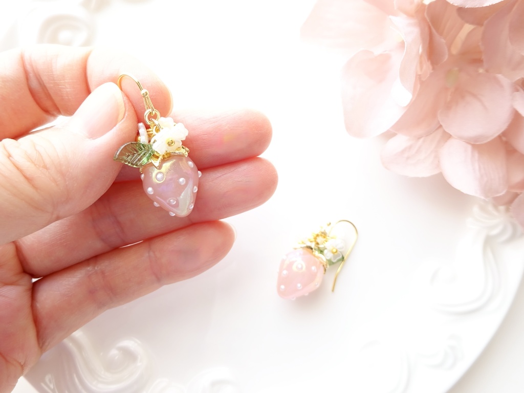 甘苺ピアス・オーロラピンク(イヤリングOK)