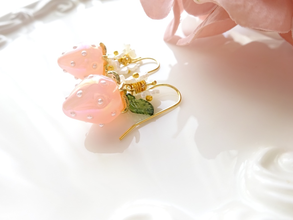 甘苺ピアス・オーロラピンク(イヤリングOK)