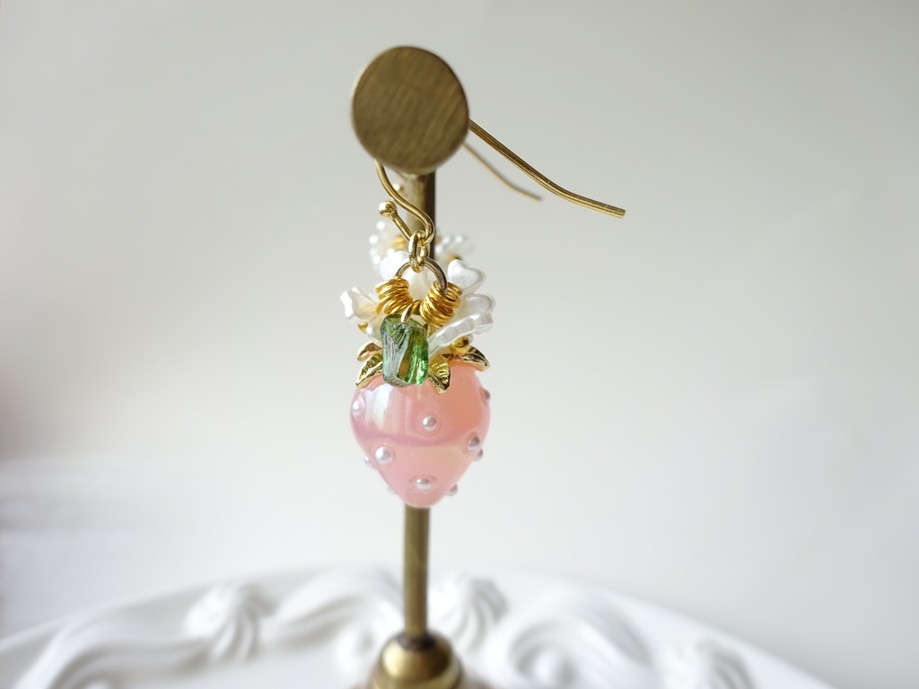 甘苺ピアス・オーロラピンク(イヤリングOK)