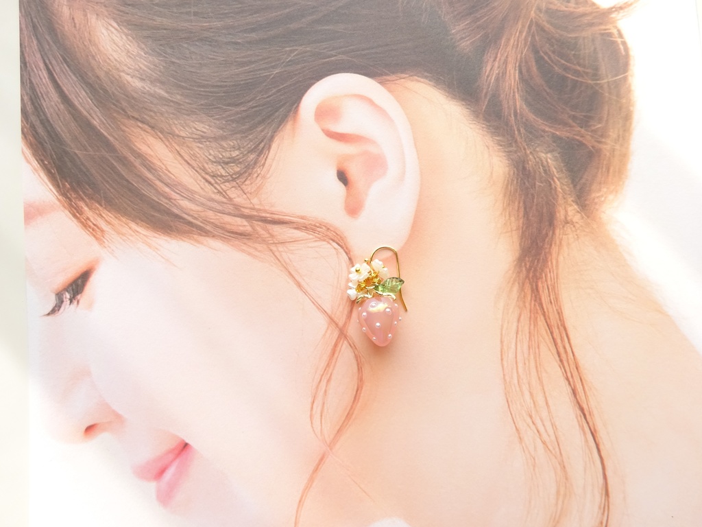 甘苺ピアス・オーロラピンク(イヤリングOK)
