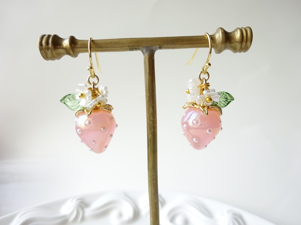 甘苺ピアス・オーロラピンク(イヤリングOK)