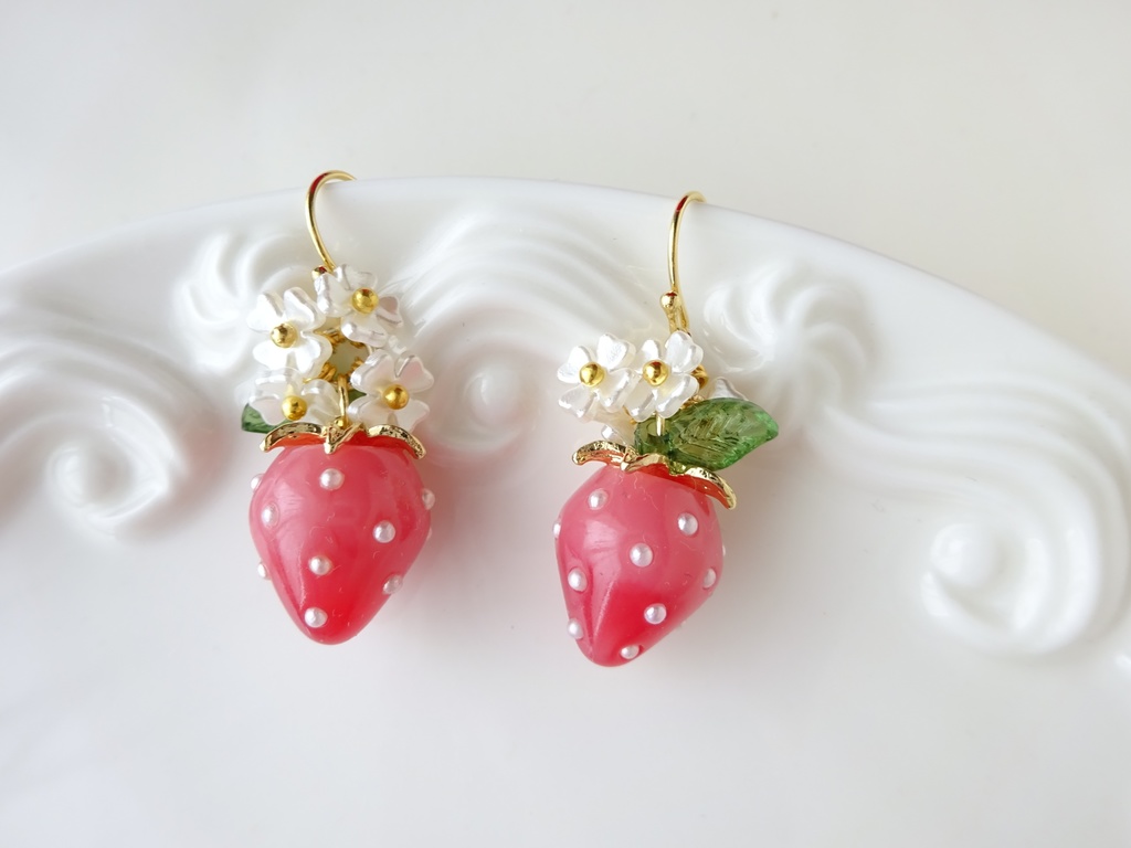 甘苺ピアス・レッドマーブル(イヤリングOK)