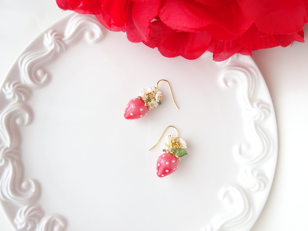 甘苺ピアス・レッドマーブル(イヤリングOK)