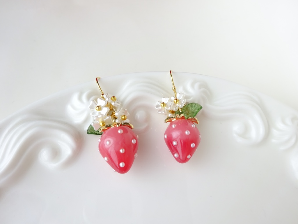 甘苺ピアス・レッドマーブル(イヤリングOK)