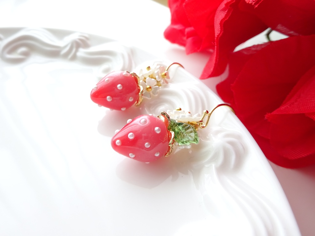 甘苺ピアス・レッドマーブル(イヤリングOK)