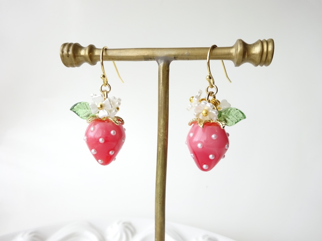 甘苺ピアス・レッドマーブル(イヤリングOK)