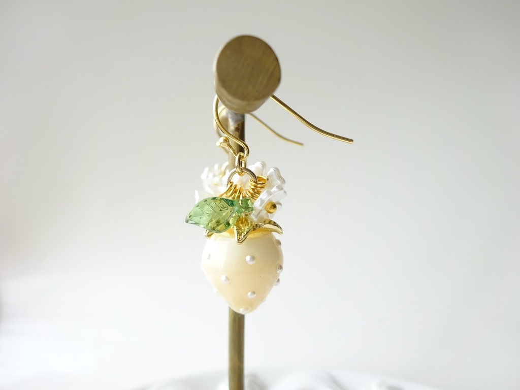 甘苺ピアス・クリームイエローマーブル(イヤリングOK)