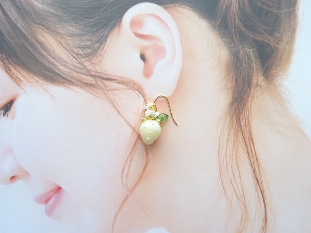 甘苺ピアス・クリームイエローマーブル(イヤリングOK)
