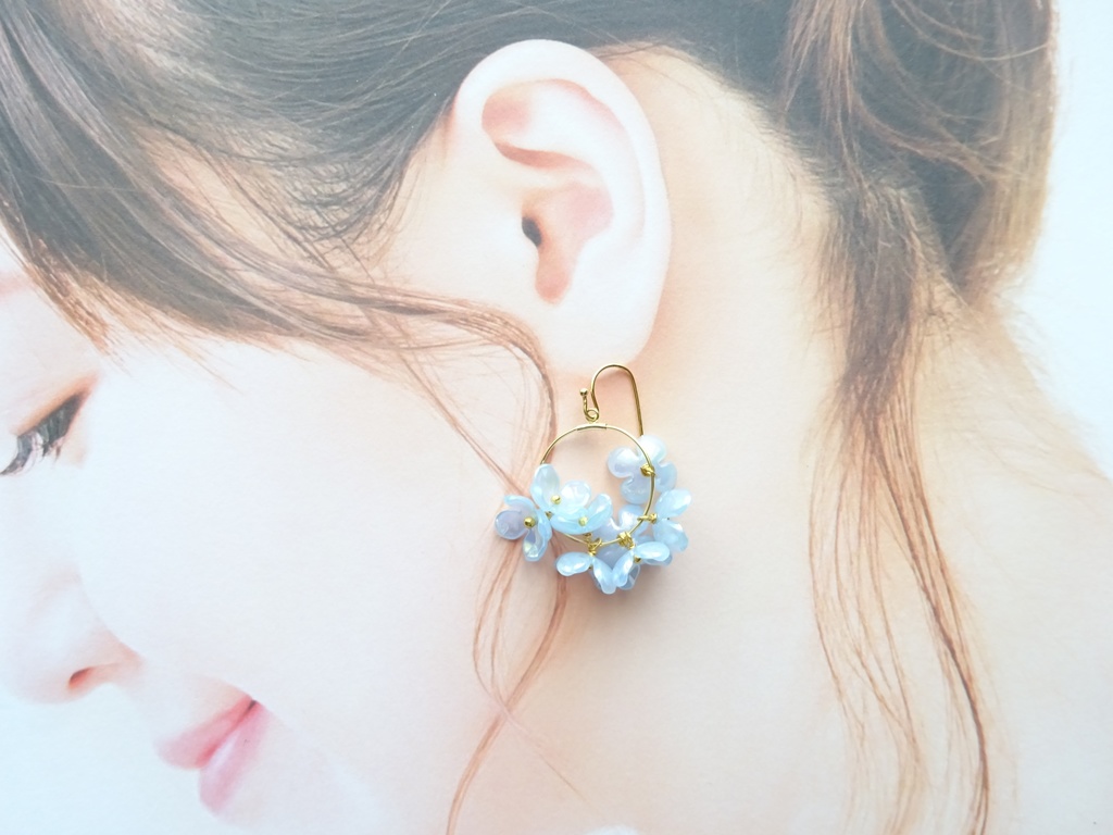 花ゆらピアス・紫陽花オーロラスカイブルー(イヤリングOK)