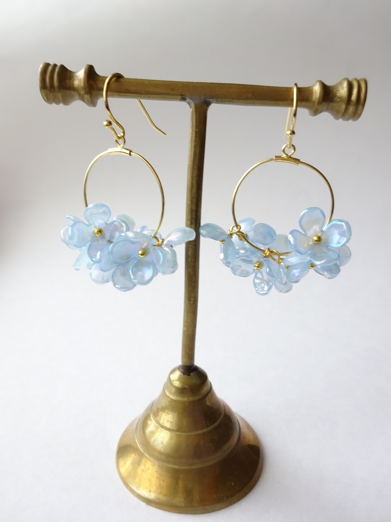 花ゆらピアス・紫陽花オーロラスカイブルー(イヤリングOK)