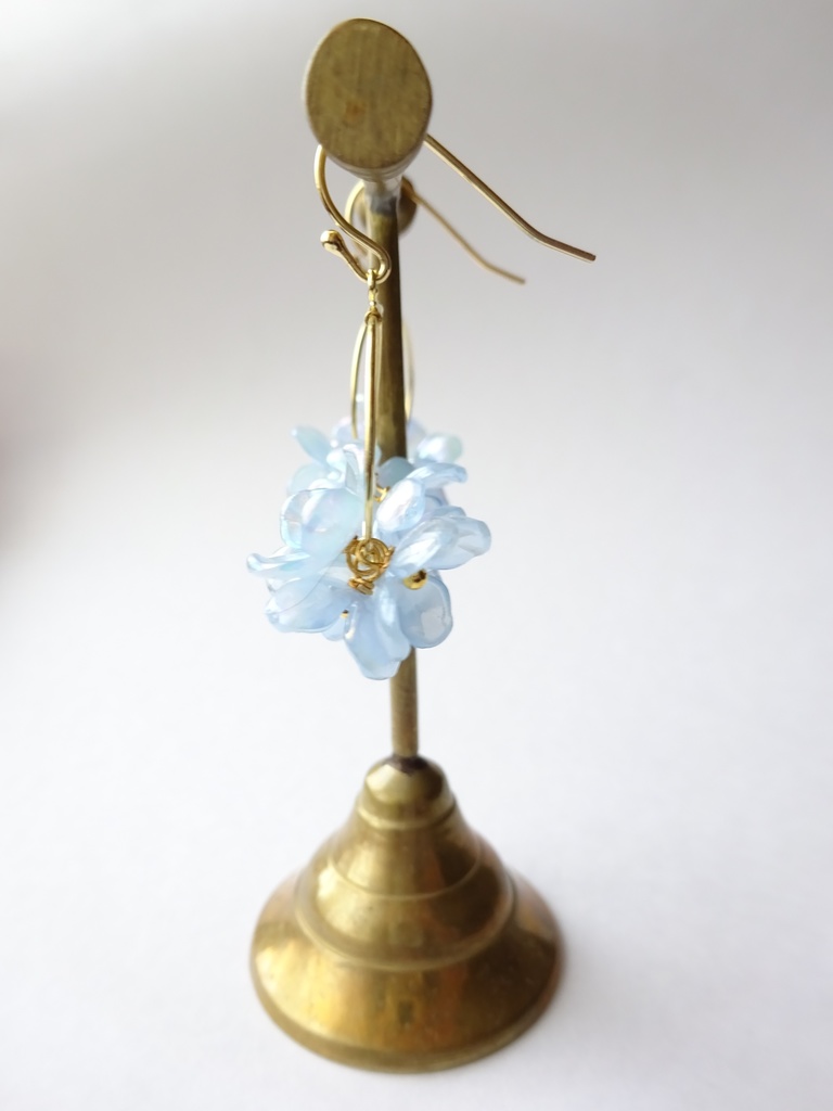 花ゆらピアス・紫陽花オーロラスカイブルー(イヤリングOK)