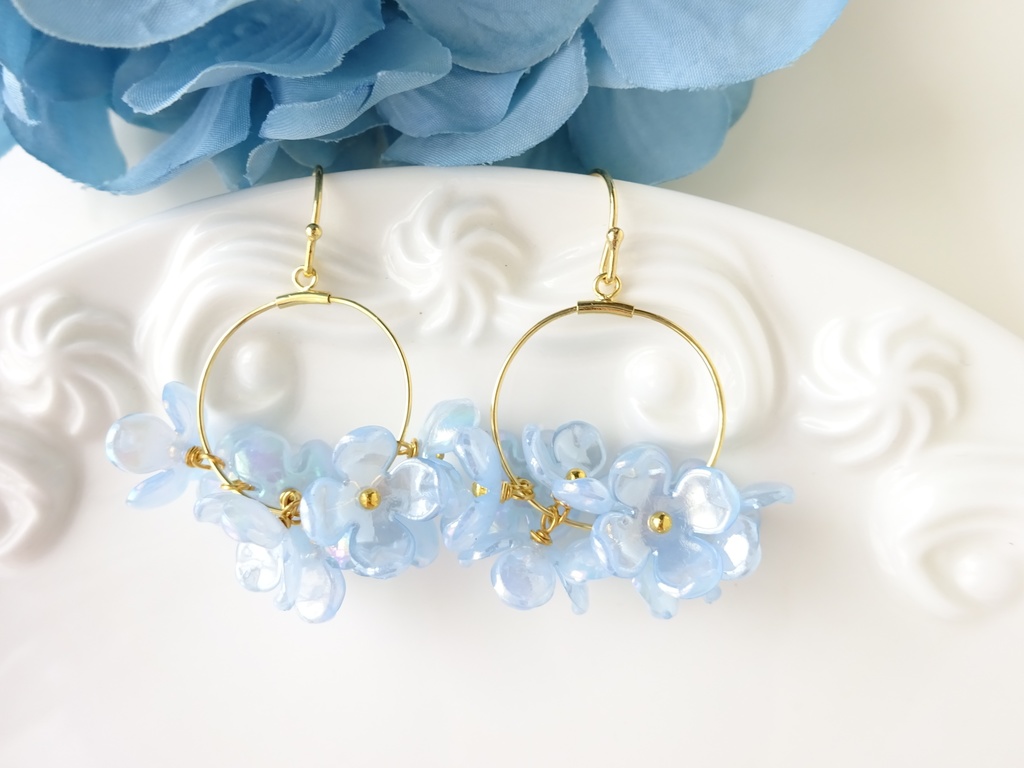 花ゆらピアス・紫陽花オーロラスカイブルー(イヤリングOK)