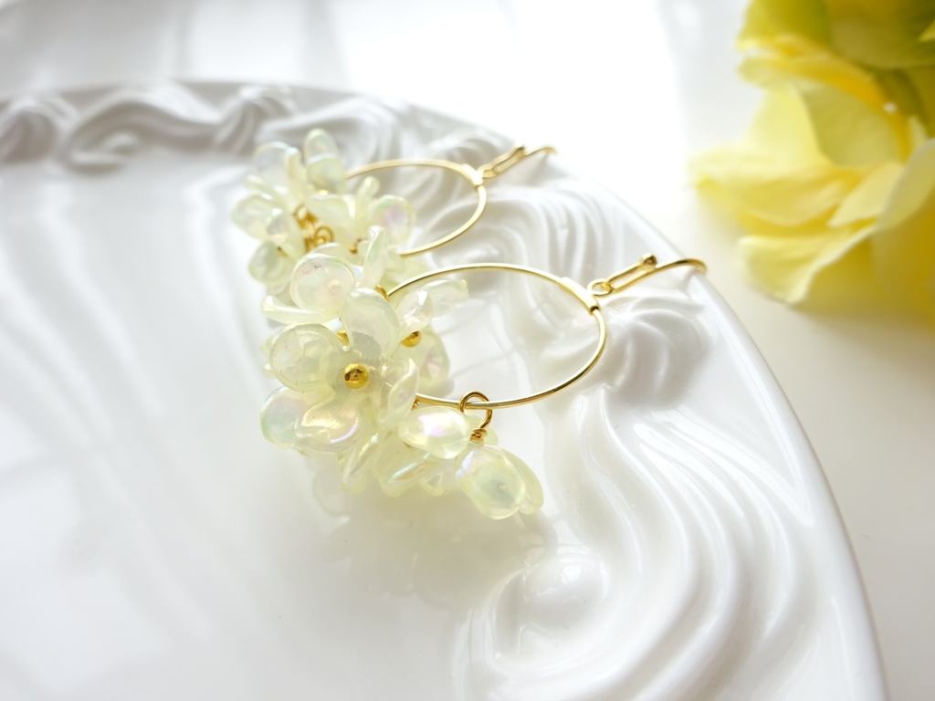 花ゆらピアス・菜の花・オーロラミルキーイエロー(イヤリングOK)