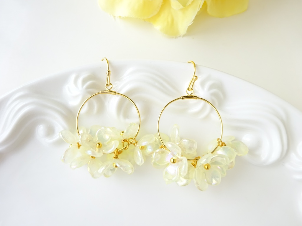 花ゆらピアス・菜の花・オーロラミルキーイエロー(イヤリングOK)