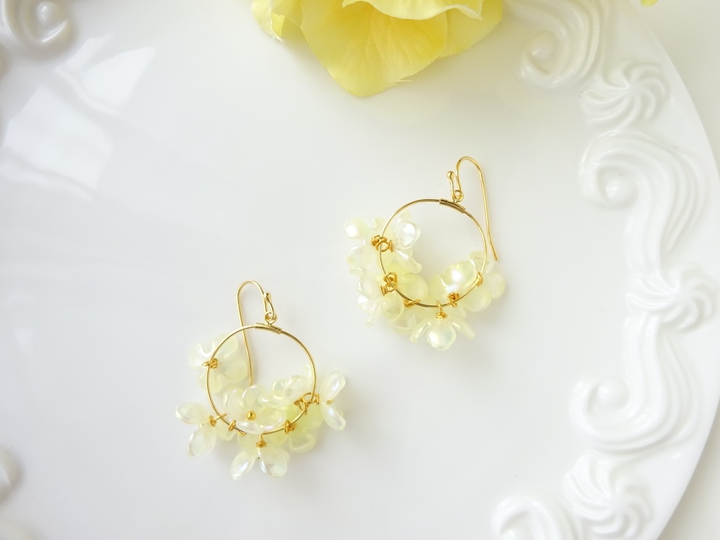 花ゆらピアス・菜の花・オーロラミルキーイエロー(イヤリングOK)