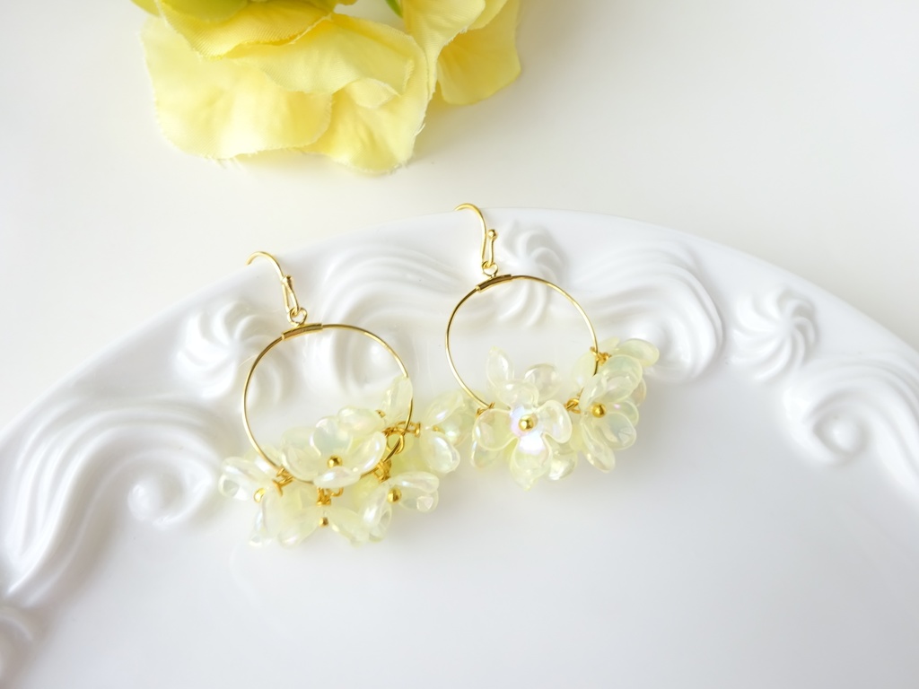 花ゆらピアス・菜の花・オーロラミルキーイエロー(イヤリングOK)