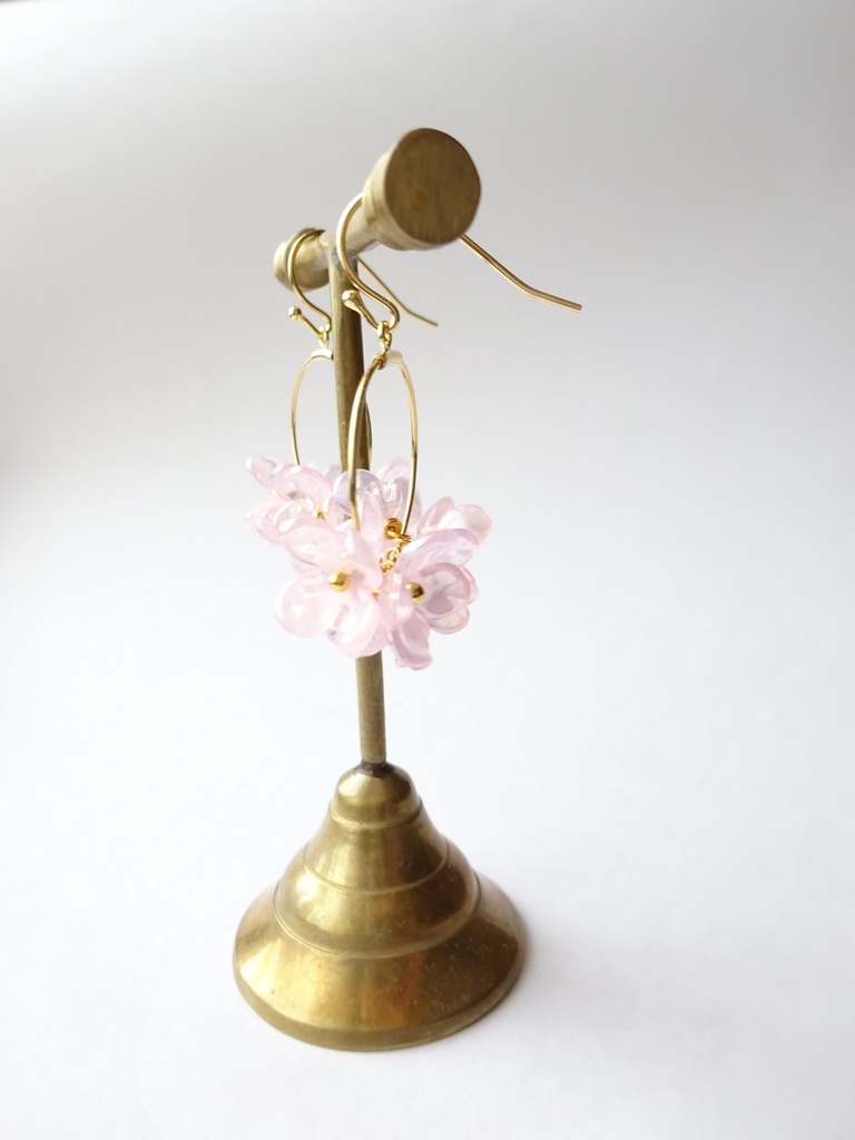 花ゆらピアス・オーロラミルキーピンク(イヤリングOK)