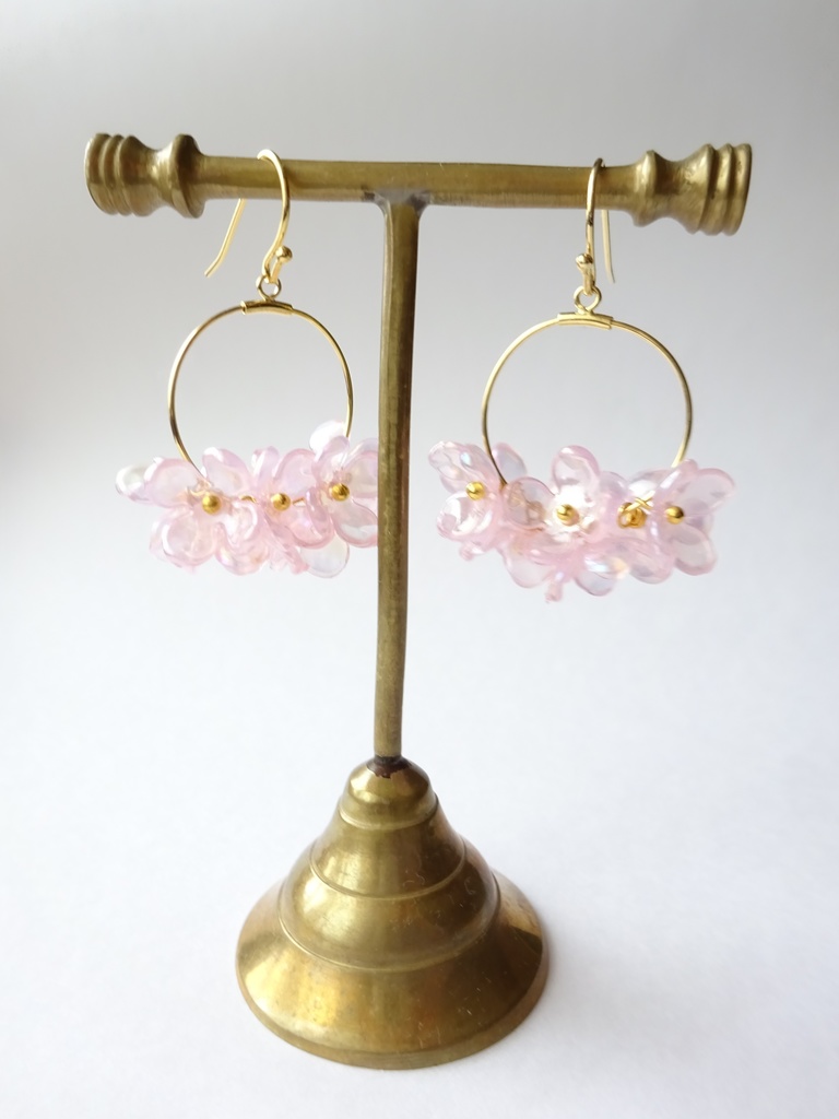 花ゆらピアス・オーロラミルキーピンク(イヤリングOK)