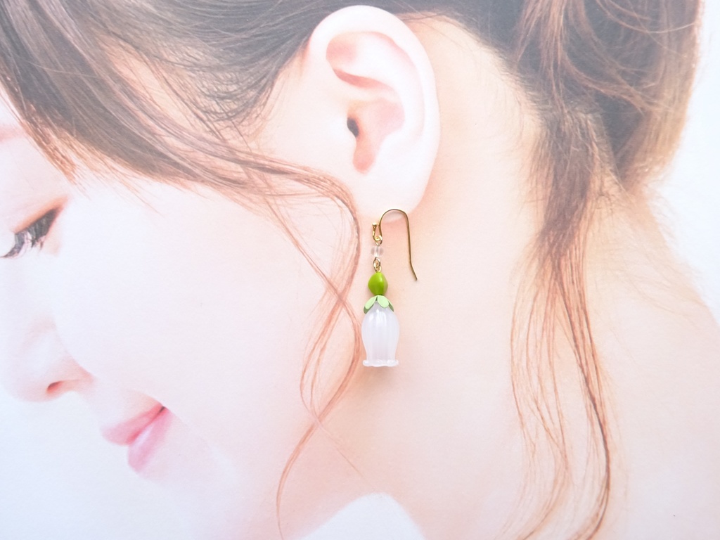 スノードロップのピアス・白(イヤリングOK)
