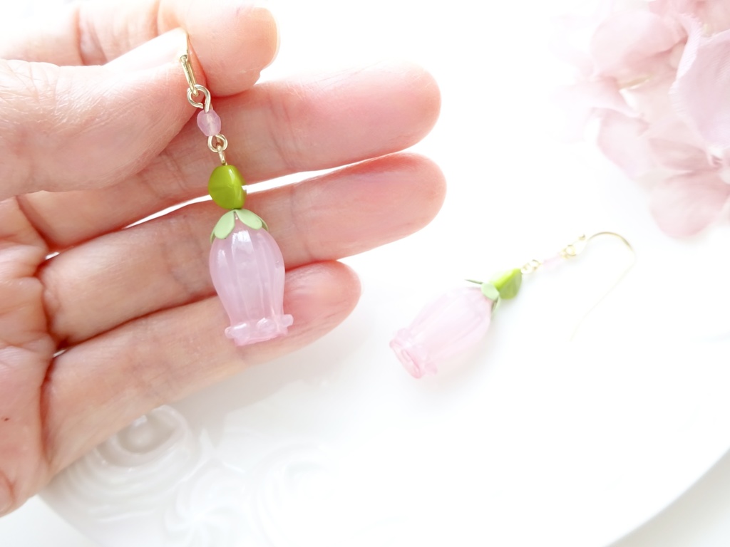 スノードロップのピアス・ピンク