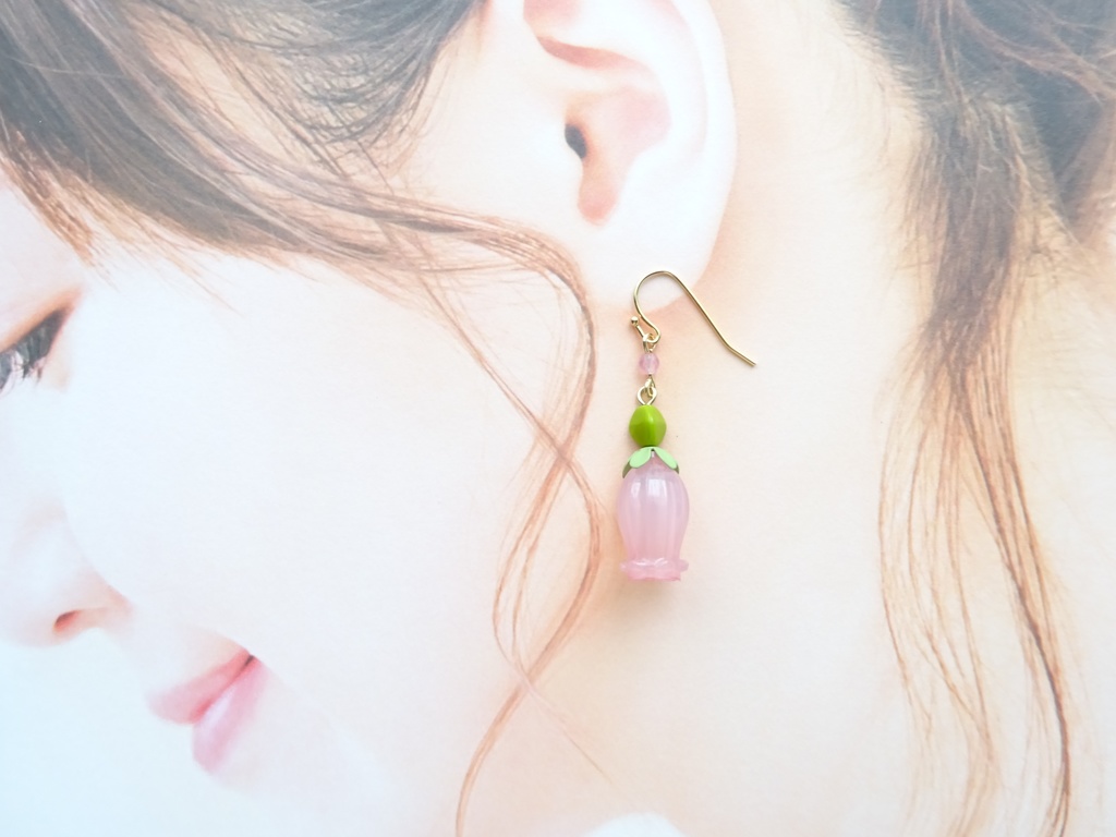 スノードロップのピアス・ピンク