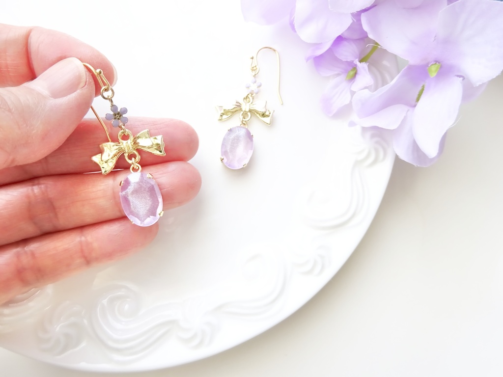 すみれとリボンのピアス(イヤリングOK)