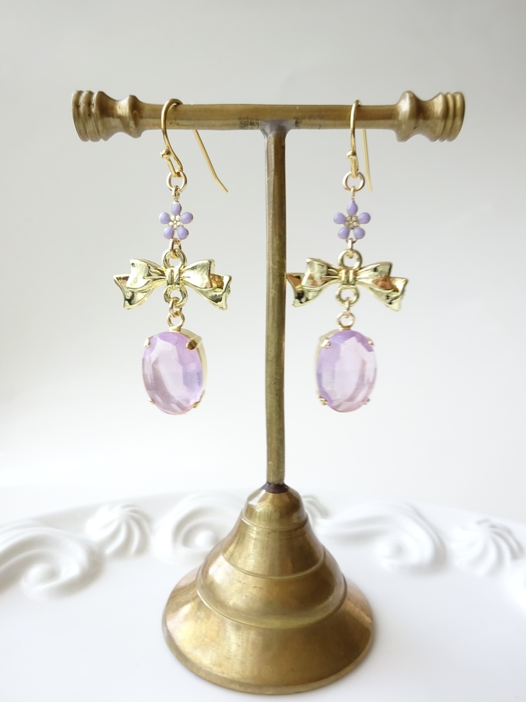 すみれとリボンのピアス(イヤリングOK)