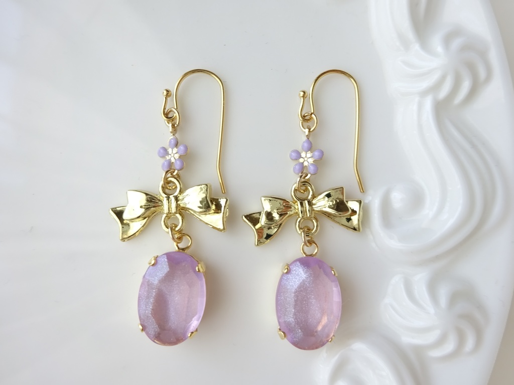 すみれとリボンのピアス(イヤリングOK)