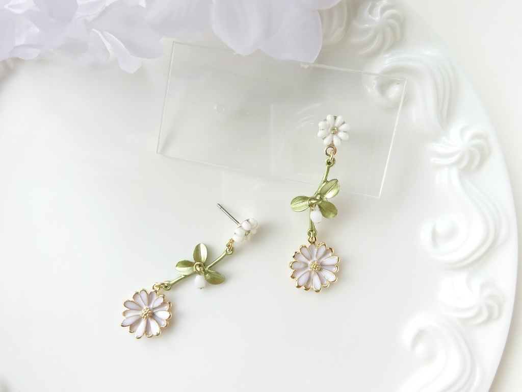 再販*マーガレットのピアス ver2