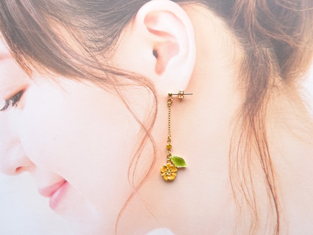 再販*サマーフラワー・ピアス(イヤリングOK)