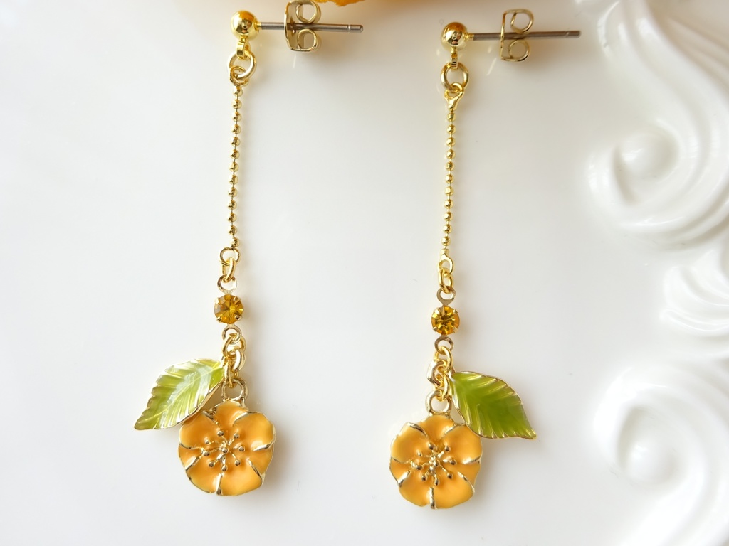再販*サマーフラワー・ピアス(イヤリングOK)