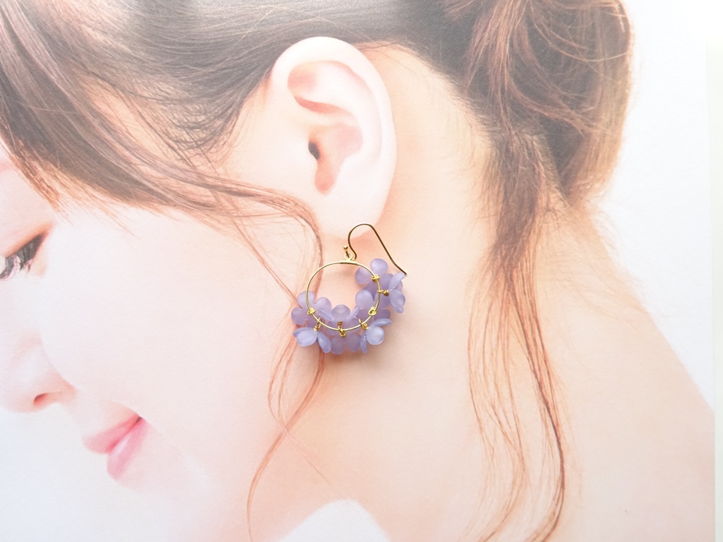 再販・花ゆらピアス・ウィスタリアブルー(イヤリングOK)