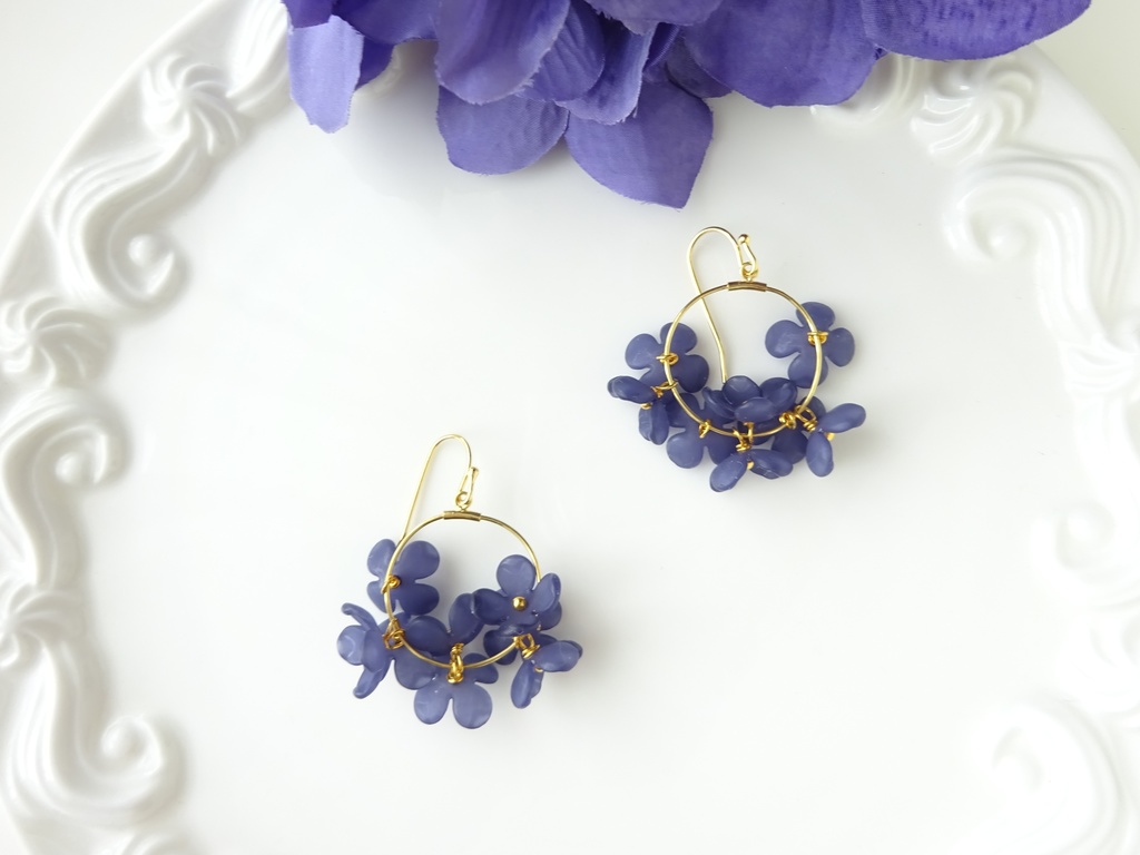 再販・花ゆらピアス・ダークネイビー(イヤリングOK)