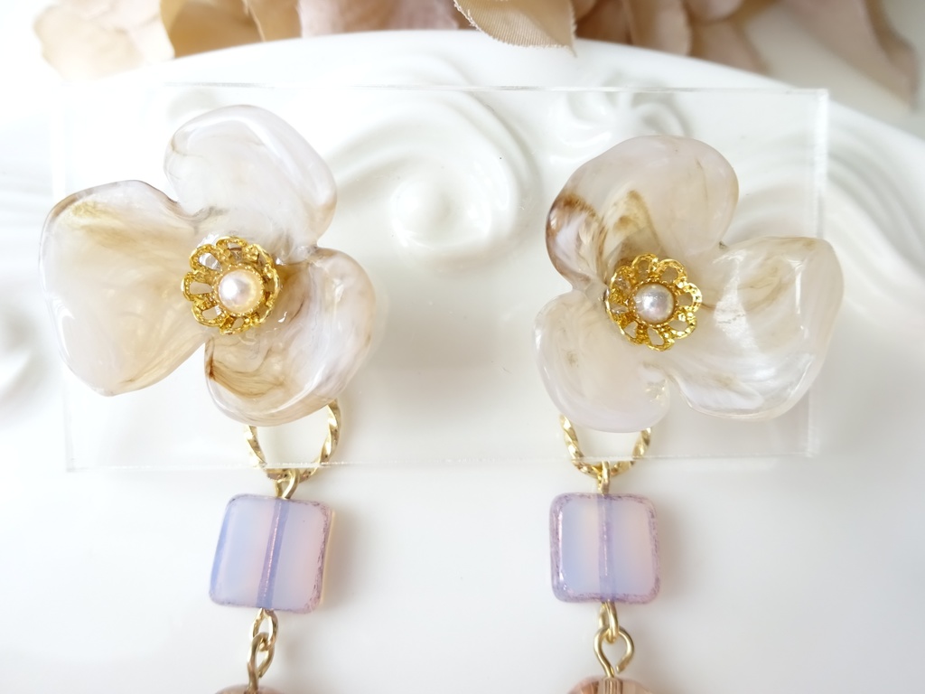 (2WAY)シエスタフラワー・ベージュマーブル(ピアスのみ)