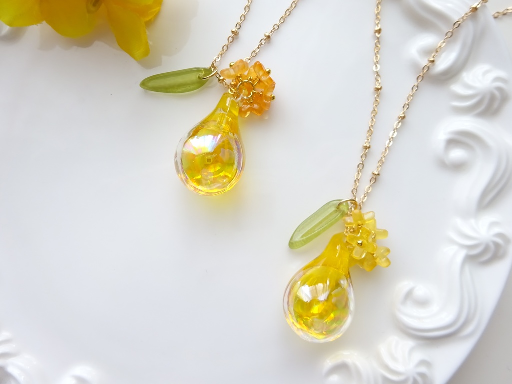 金木犀の水入りガラスドームネックレス