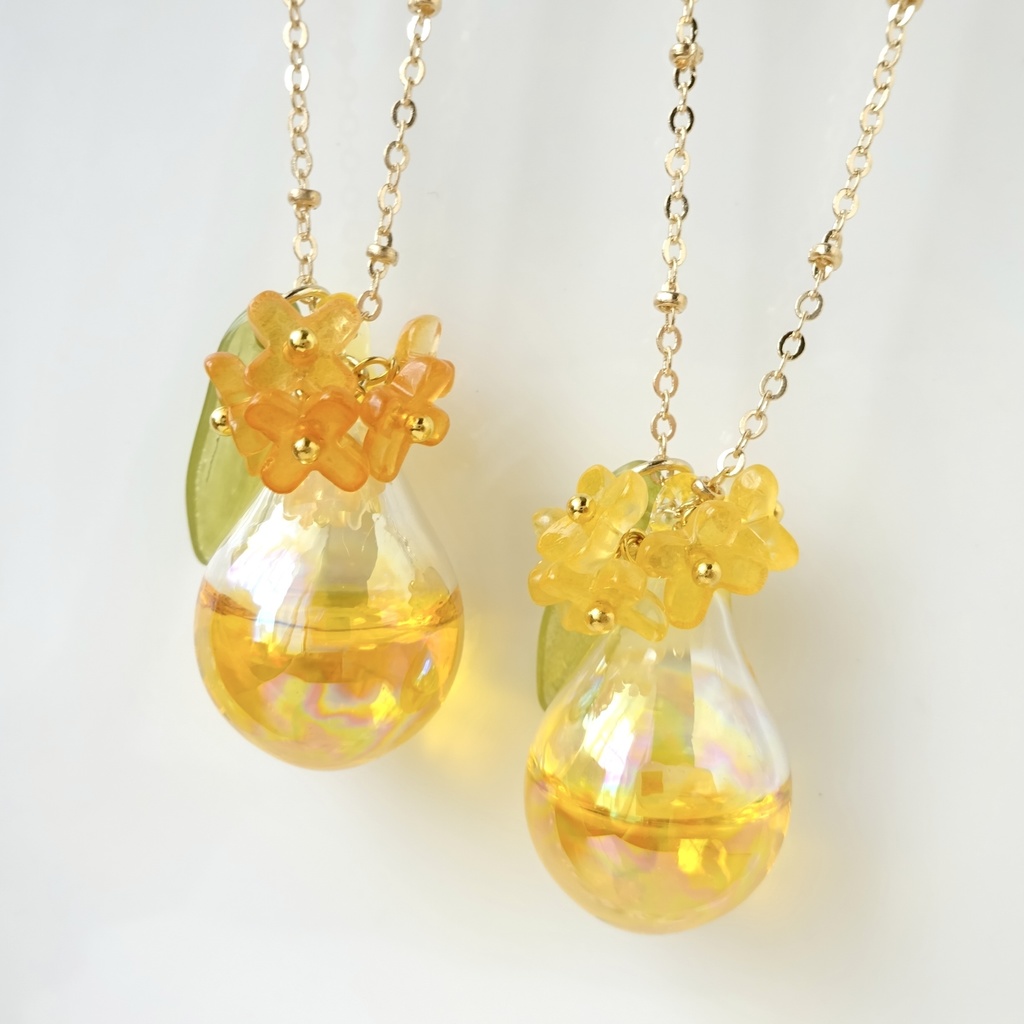 金木犀の水入りガラスドームネックレス