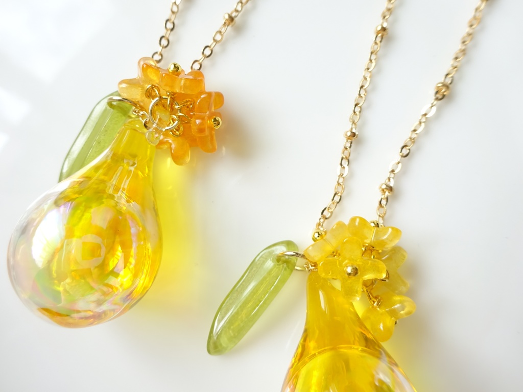 金木犀の水入りガラスドームネックレス