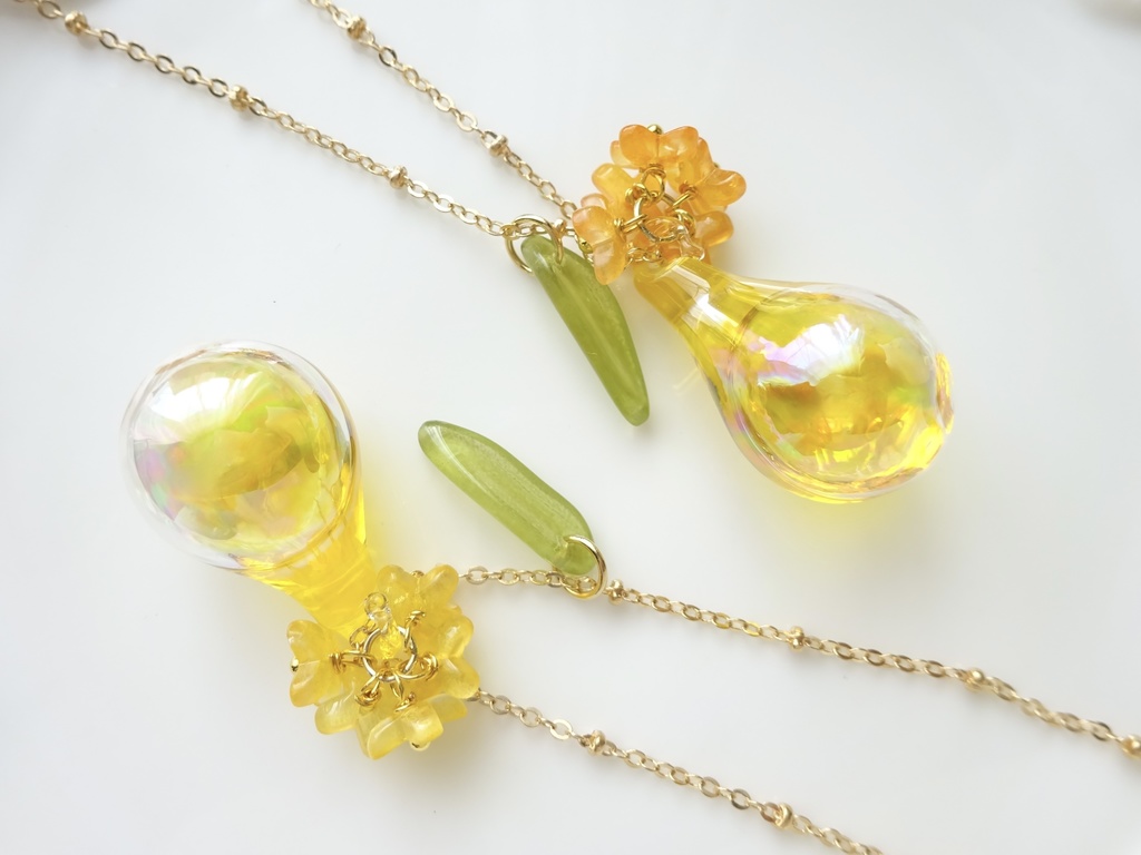 金木犀の水入りガラスドームネックレス
