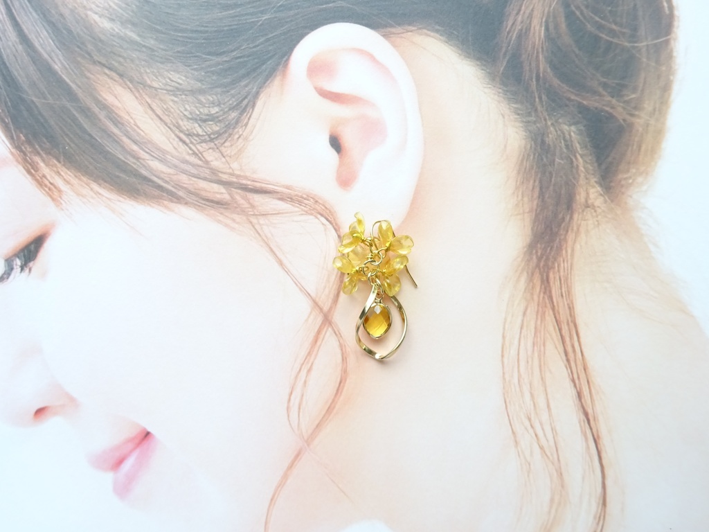 ツイストフープフラワーイエロー(イヤリングOK)